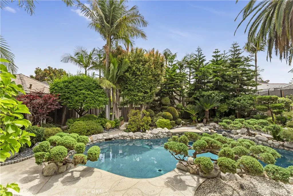 434 S Irving Boulevard, Los Angeles, California 90020 home-pic-2